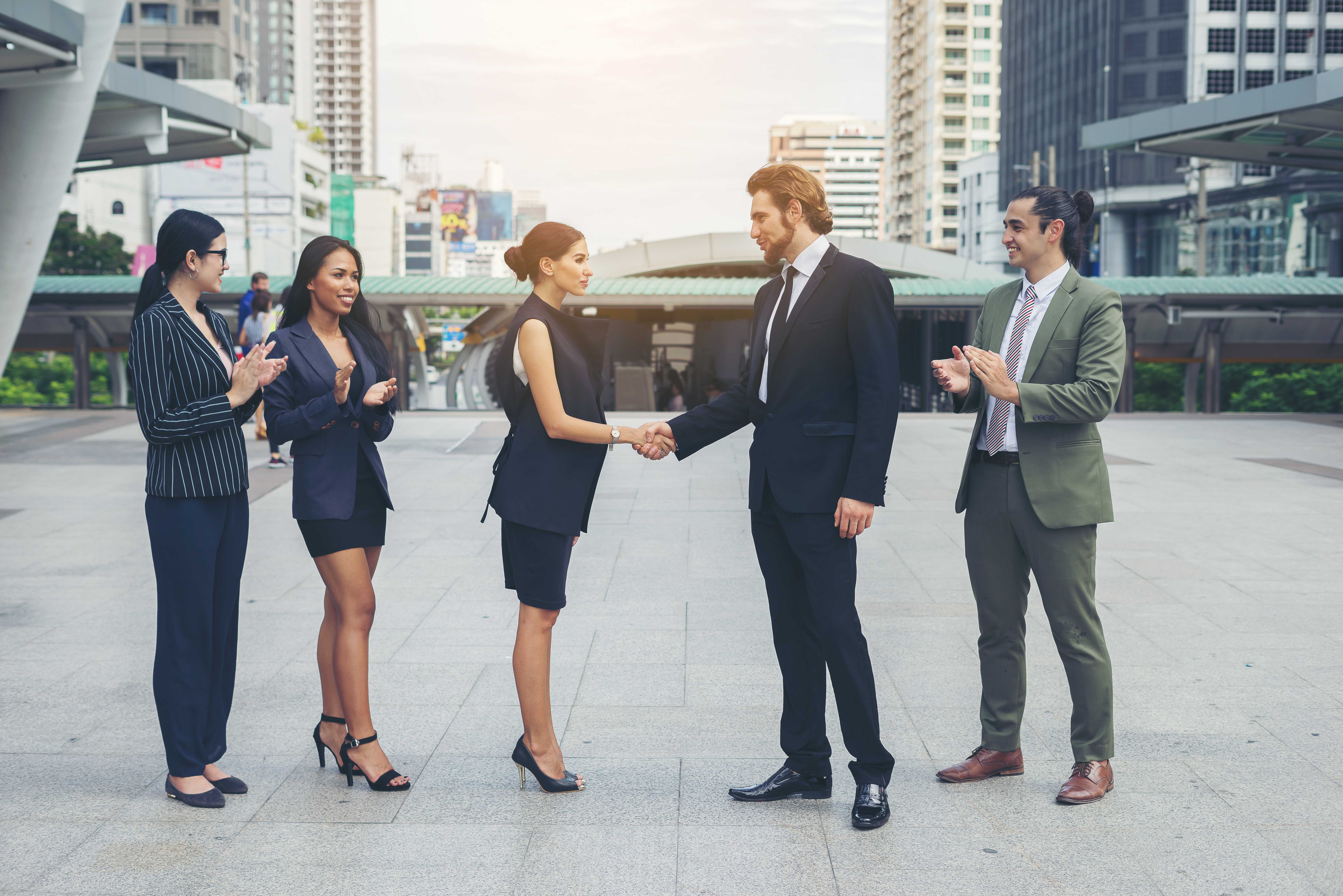 young-business-people-discussing